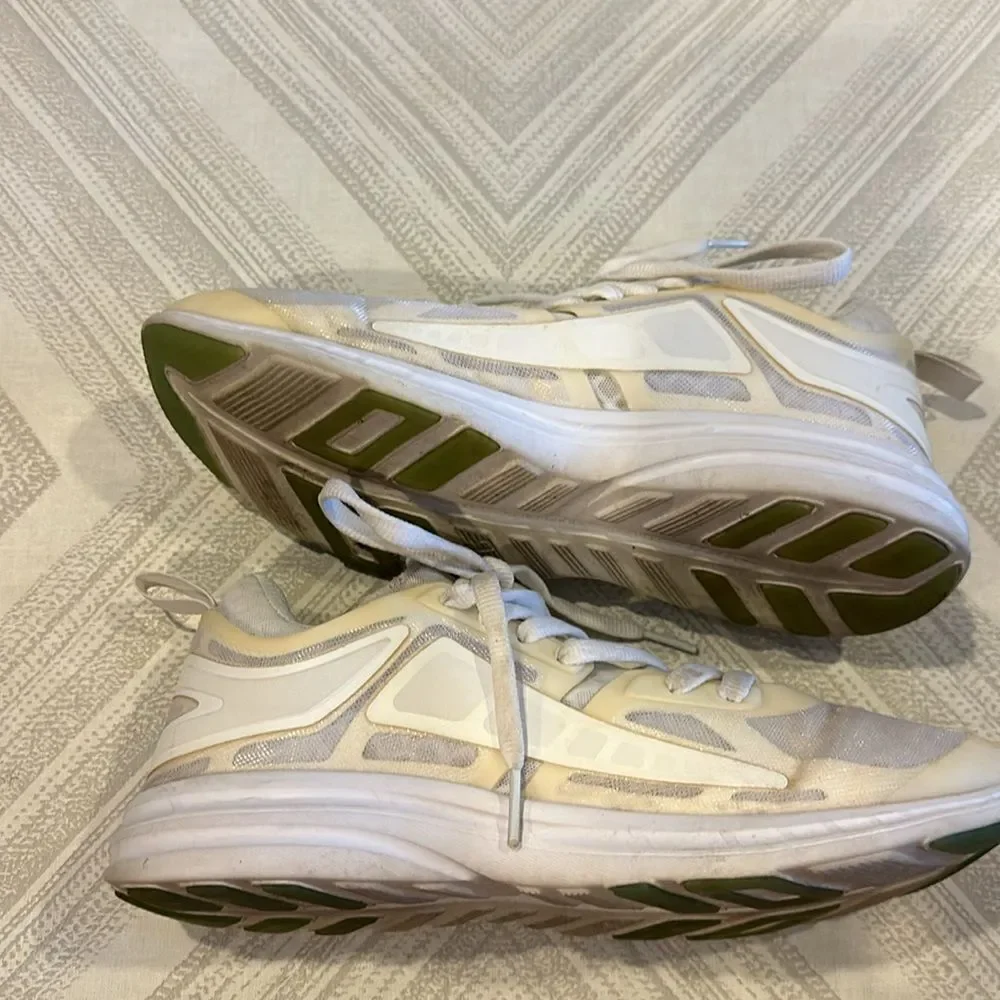 APL women’s white